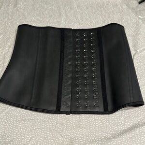Elegant Black Waist Trainer